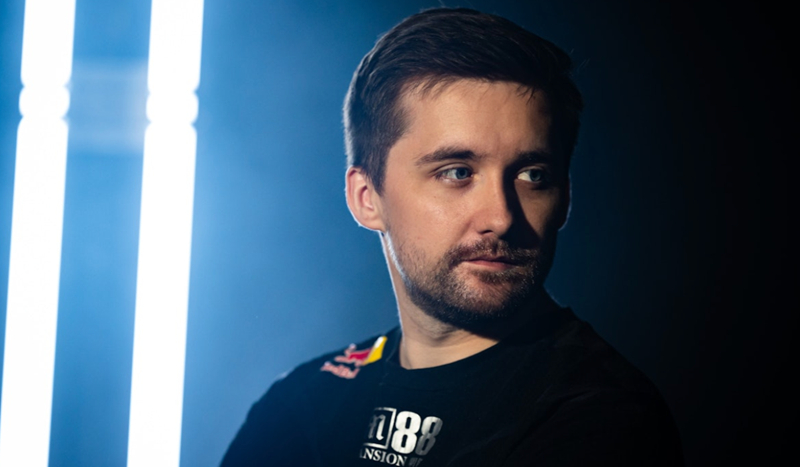 TES官方微博祝贺小天出道七周年：问心无畏，向天际不负热爱