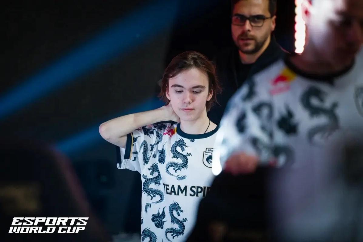 电竞比分网：英雄联盟S10 D组战，TES不负众望小组第一出线