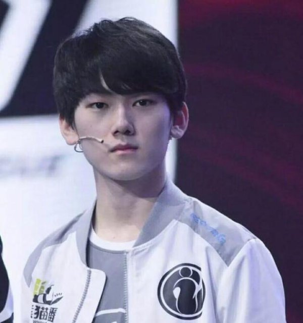 Team WE 官方：前 EDward Gaming 和 Invictus Gaming 的支持者 Vampire 加入团队