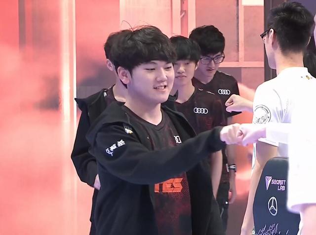 WE发布2025年LPL第一阶段赛程：首场比赛将对阵 Top Esports 在1月18日