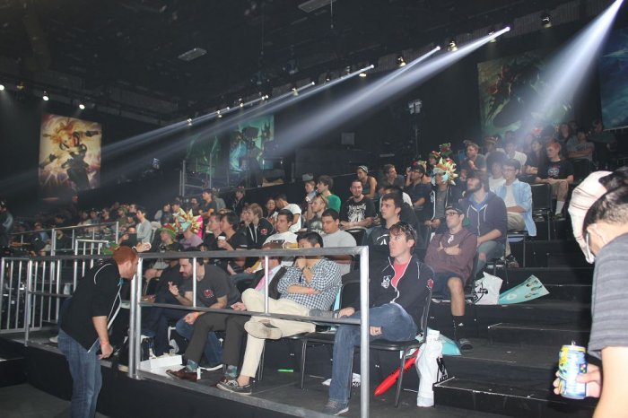 滔搏电子竞技俱乐部英雄联盟分部一队TES 主教练【罗盛 ID：Crescent】因个人原因，申请暂离赛场休息调整